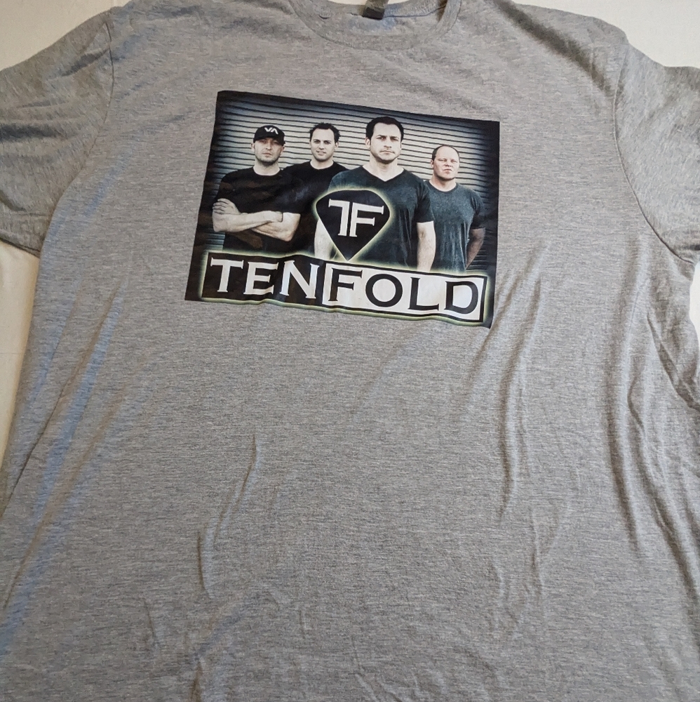 Tenfold Men's Grey Concert Tee Featuring Band Graphic On Front 2XL
